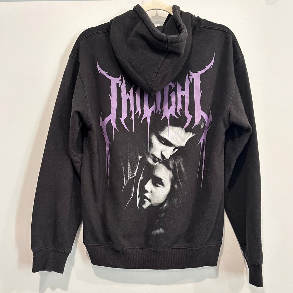 Twilight Men Hoodie Small Metal Font Graphic Movie Goth Grunge Emo Vampire 20647 - Picture 2 of 8